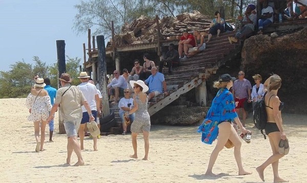 SUPERB ZANZIBAR ISLANDS BEACH SAFARIS TOUR